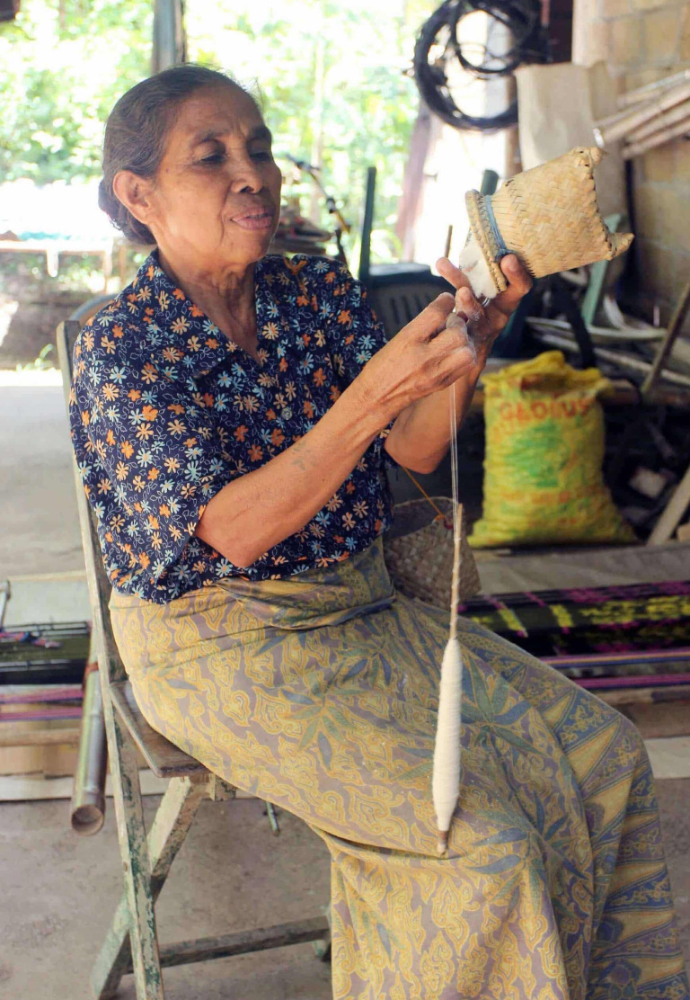 Fiar o algodão com o kida (Kemak, Makasae) Anukai-kete (fataluku)